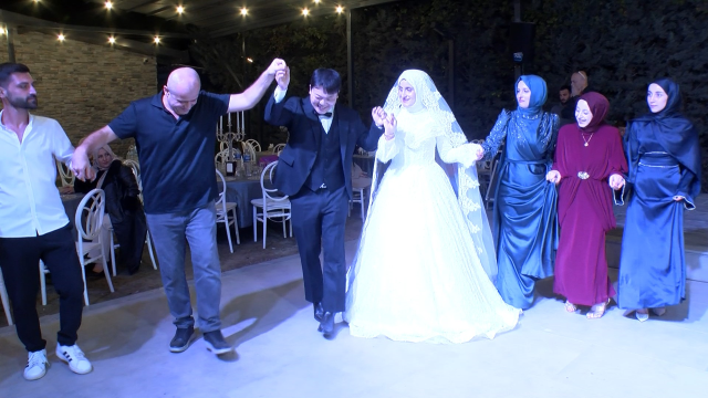 Bursa'da Güney Koreli Damat Türkiye'yi Sevdi