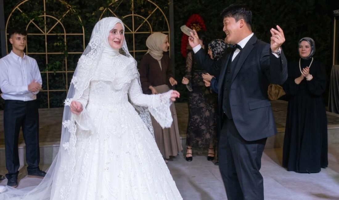 Bursa'da Güney Koreli damat, Türkiye'nin güzelliklerini ve kültürünü sevgiyle keşfederken,