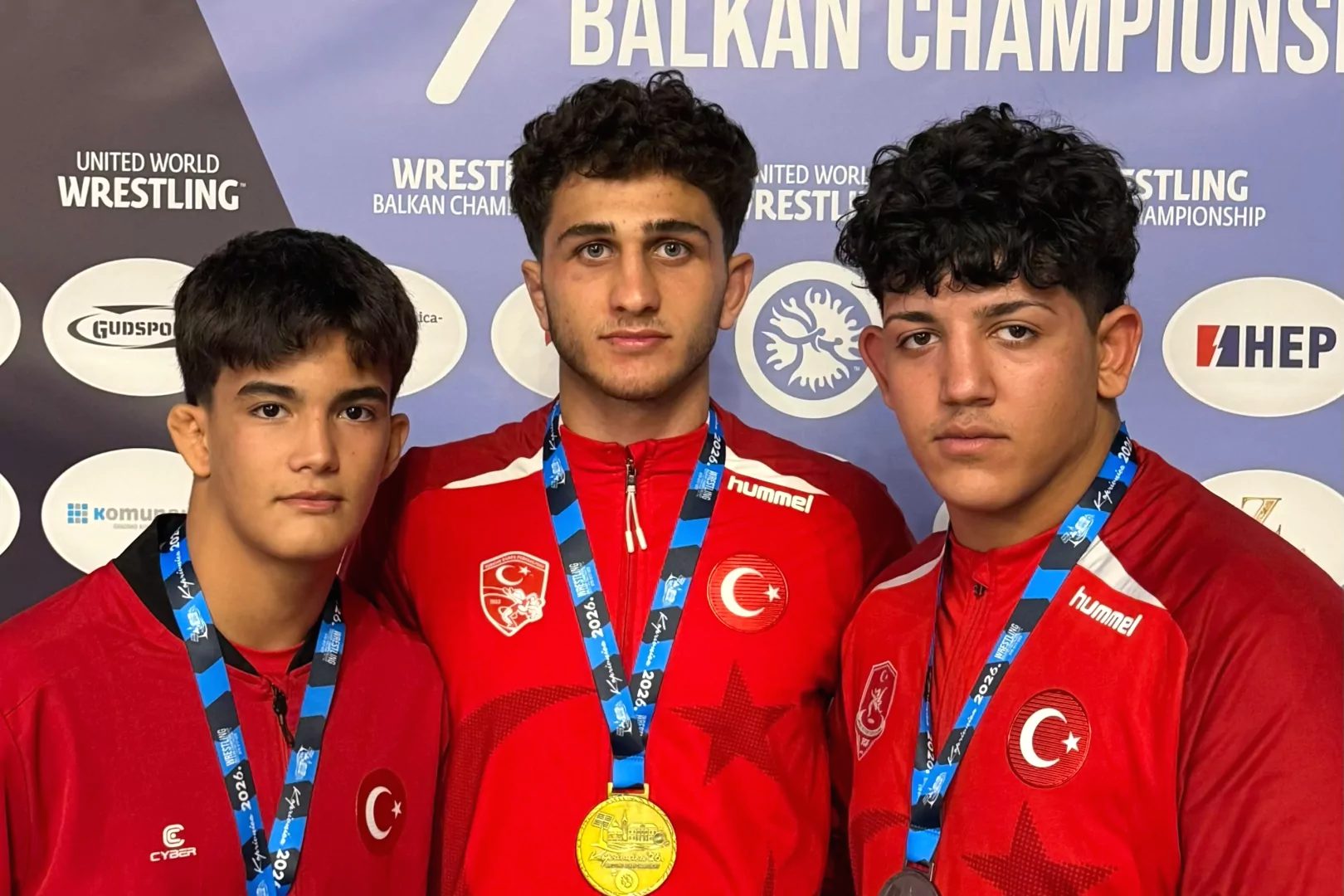 Bursa'da düzenlenen güreş şampiyonası başarılarını detaylarıyla inceleyin. Sporun gücü ve
