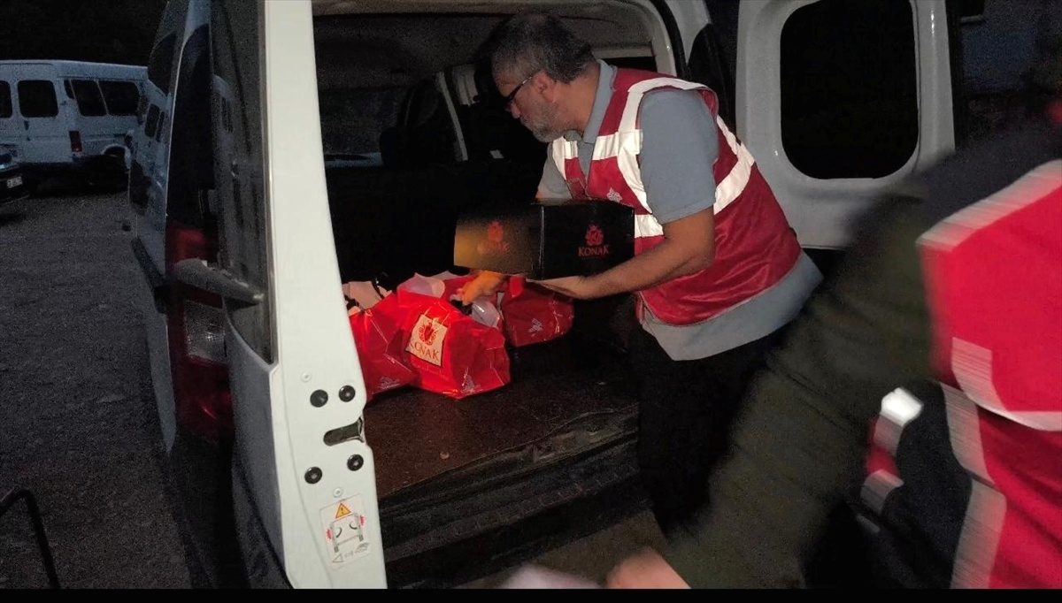 Bursa'da hayır çalışmalarıyla toplum dayanışmasını güçlendiren projeleri ve faaliyetleriyle birlik