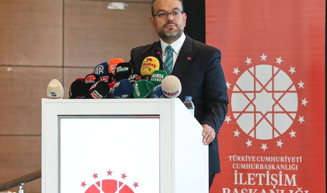 Bursa'da gerçekleşen iletişim ve medya eğitimiyle katılımcılar, güncel medya trendleri