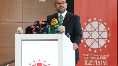 Bursa'da gerçekleşen iletişim ve medya eğitimiyle katılımcılar, güncel medya trendleri