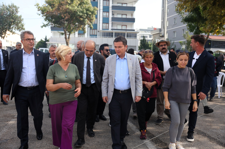 Bursa'da İmece Usulü Salça Çalışması