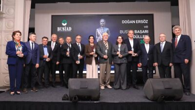 Bursa'da düzenlenen İş ve Sanat Ödülleri sahiplerini buldu. Başarılı isimler