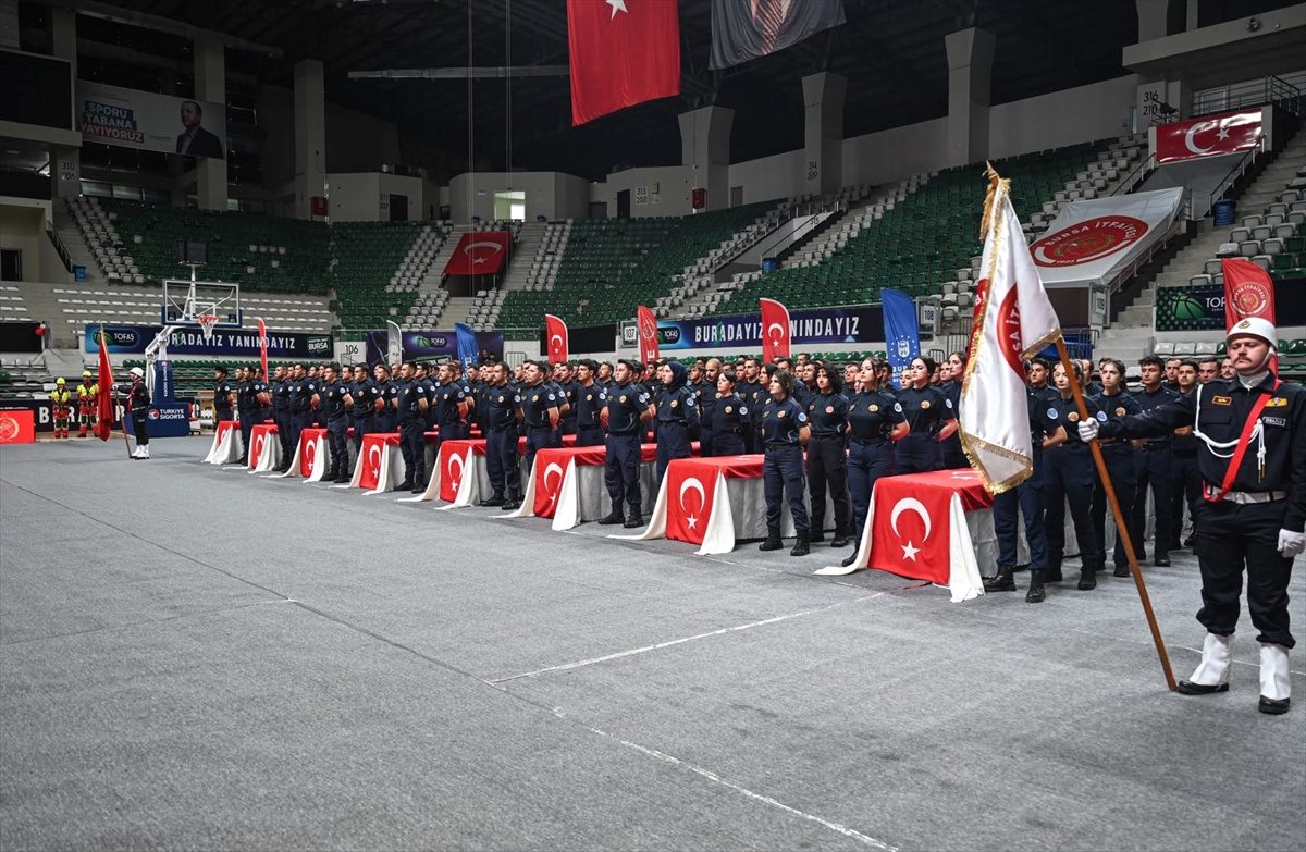Bursa'da gerçekleşen itfaiye personeli mesleki töreni, mesleki etik ve sorumluluk