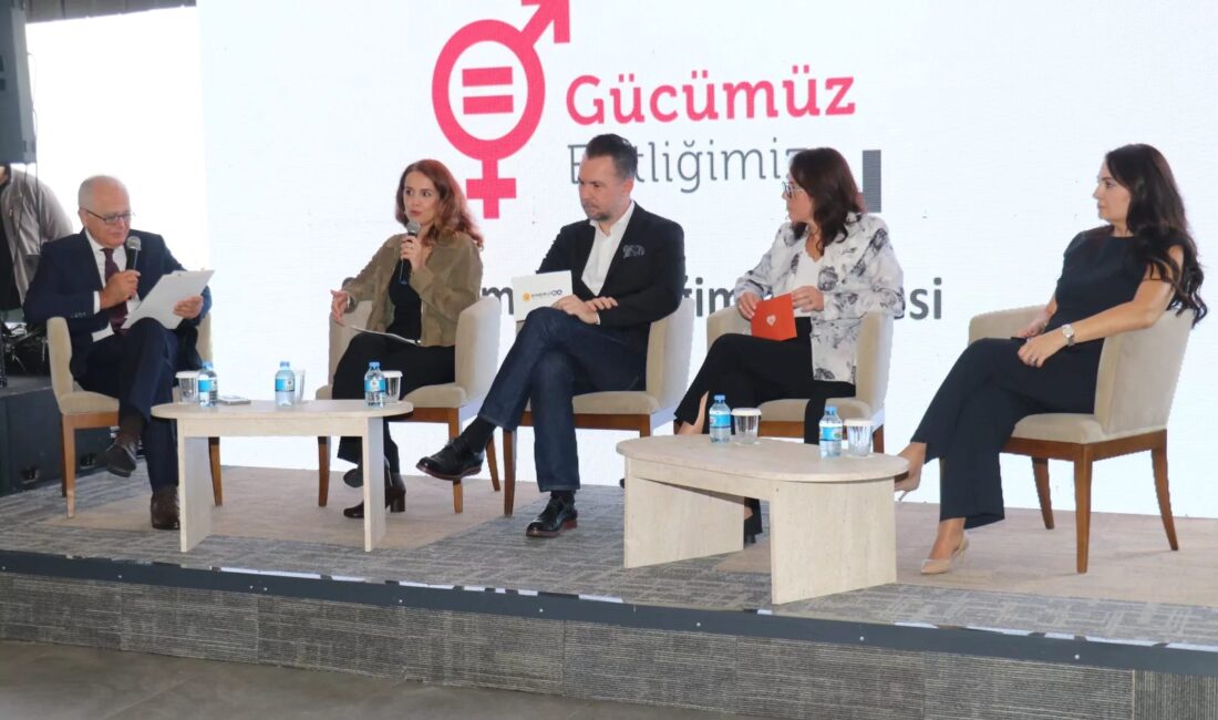 Bursa'da düzenlenen Kadın Eşitliği Zirvesi, toplumsal cinsiyet eşitliği ve kadın