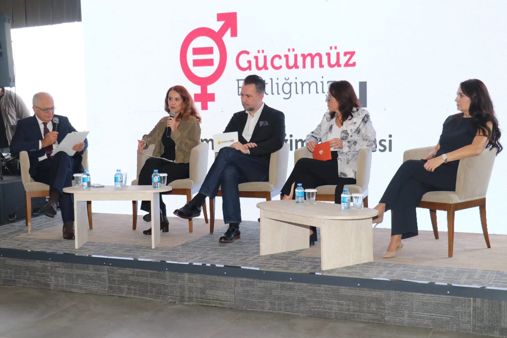 Bursa'da düzenlenen Kadın Eşitliği Zirvesi, toplumsal cinsiyet eşitliği ve kadın