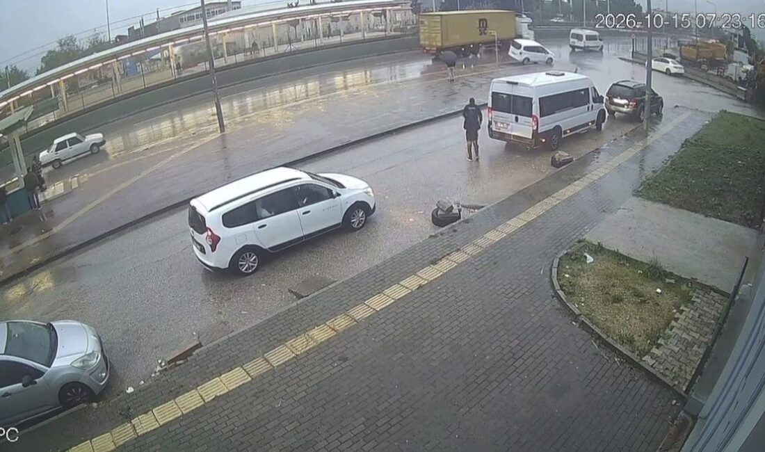 Bursa'da kayan tırın neden olduğu trafik kazası hakkında detaylı bilgi