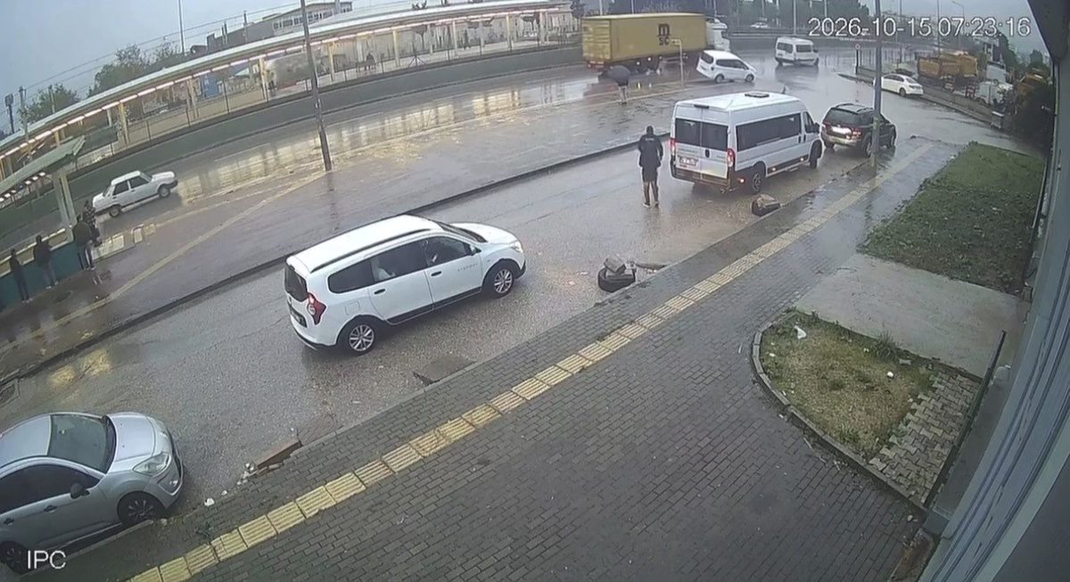 Bursa'da kayan tırın neden olduğu trafik kazası hakkında detaylı bilgi