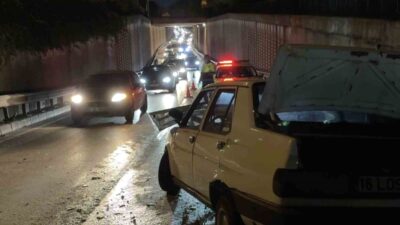 Bursa'da yaşanan trafik kazasında araç bariyerlere çarptı. Olayla ilgili ayrıntılar
