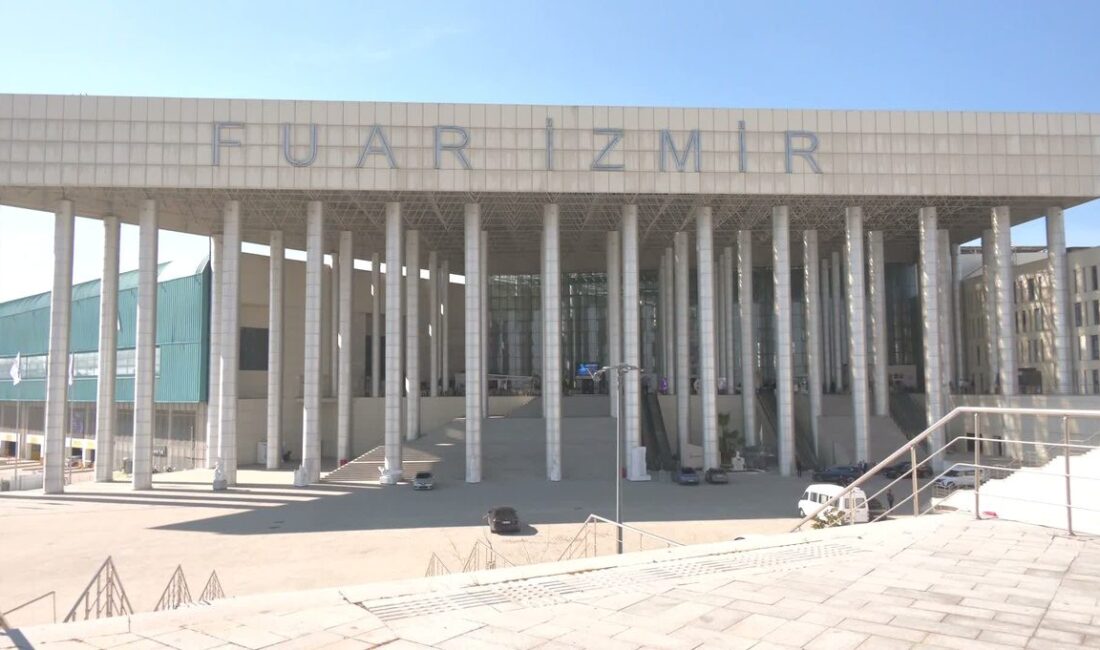 Bursa'da market çalışanı, güvenlik kameralarıyla şüpheliyi dikkatlice takip ederek iş