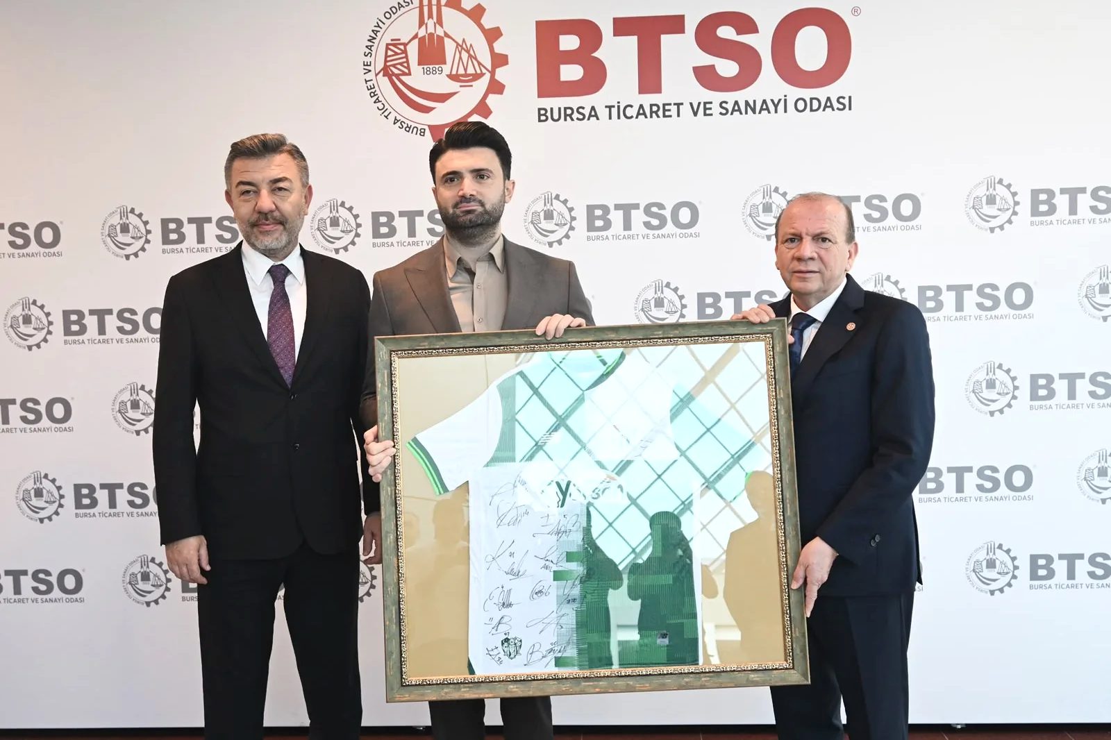 Matlı, Bursa’da kurumlarla iş birliğinin önemine dikkat çekerek ortak çalışmalar