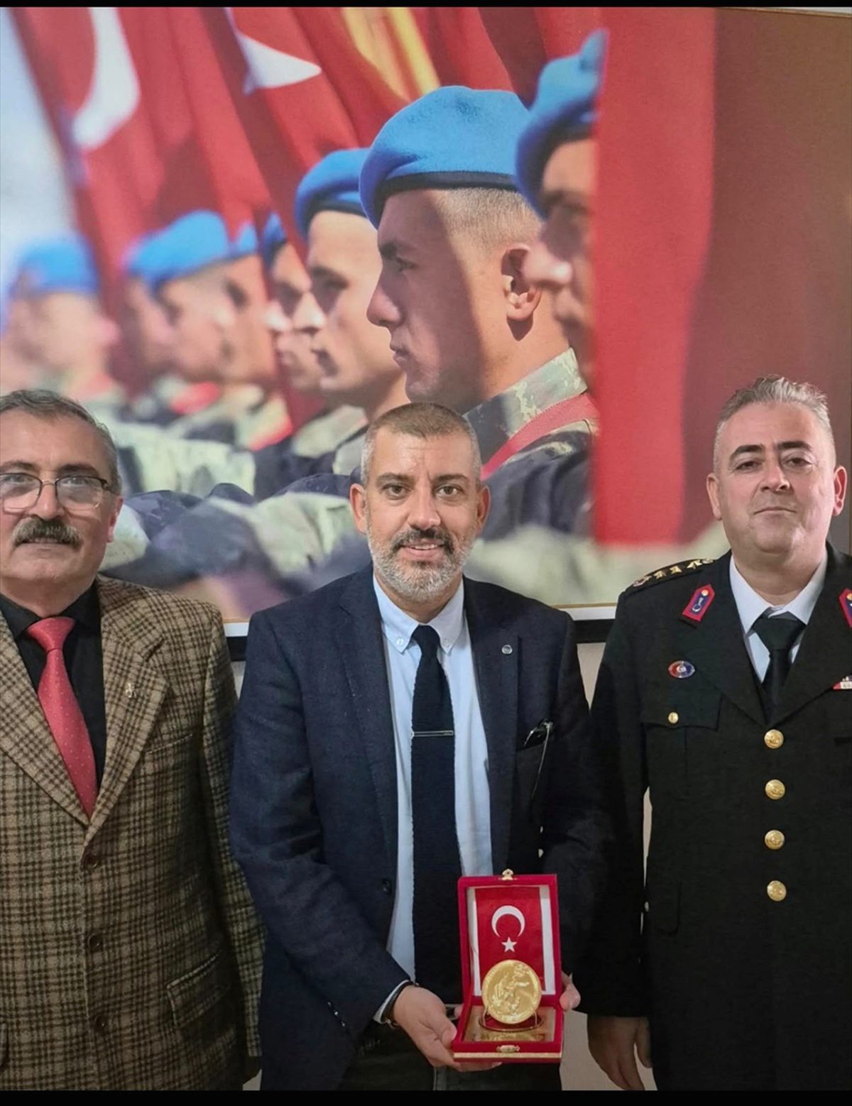 Bursa'da Mehmetçik Vakfı'ndan alınan onurlu ödül, vakfın değerli çalışmalarını ve