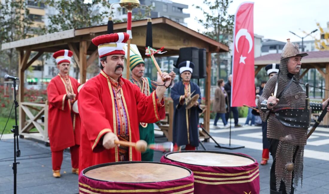 Bursa'da gerçekleştirilen Mehter Buluşması büyük ilgiyle karşılandı. Geleneksel mehter müziği