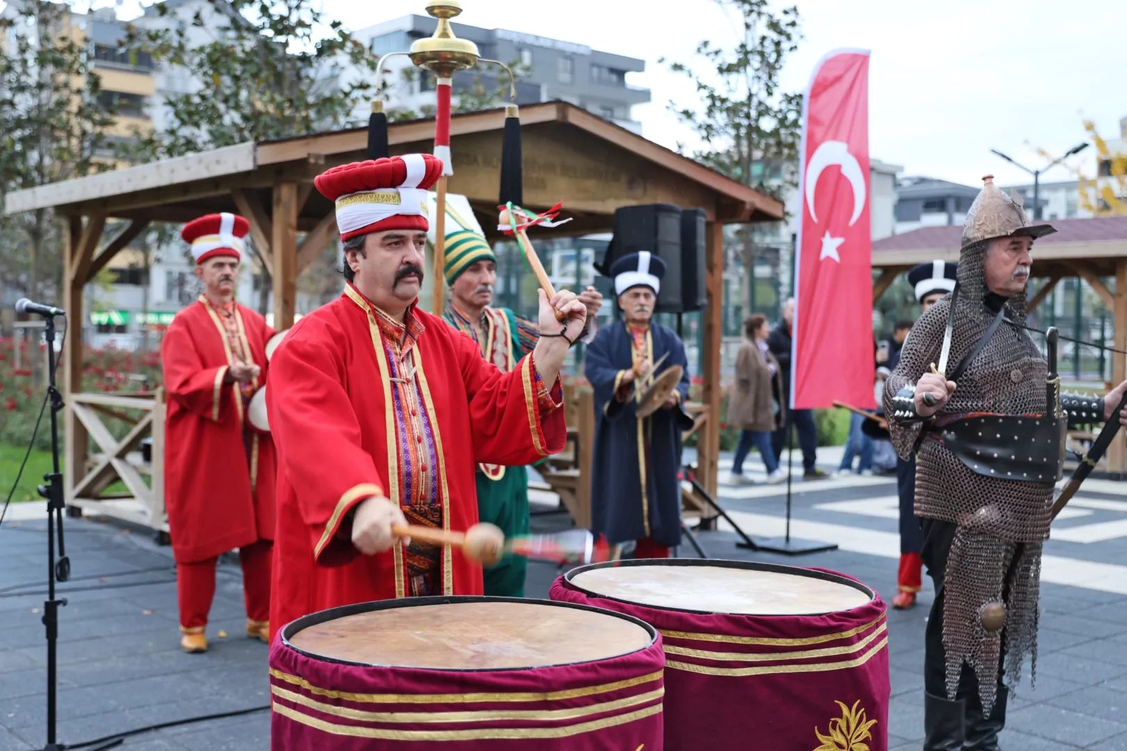 Bursa'da gerçekleştirilen Mehter Buluşması büyük ilgiyle karşılandı. Geleneksel mehter müziği