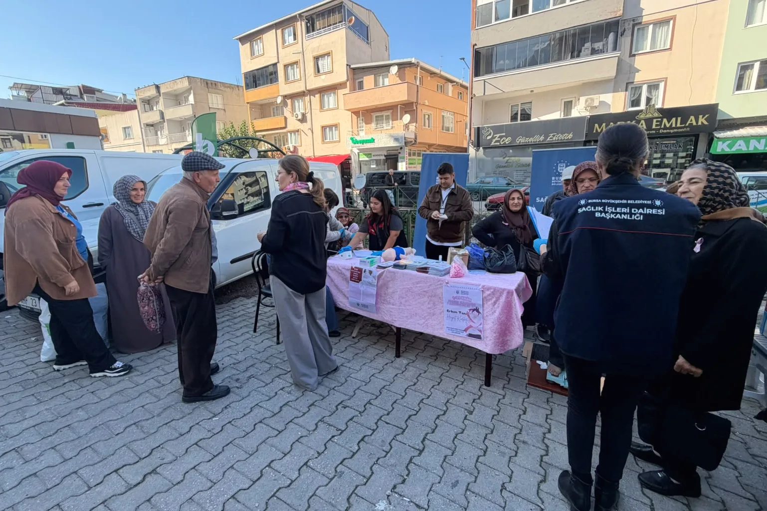 Bursa'da meme kanseri farkındalık etkinliği hakkında bilgilere ulaşın. Kanser bilinçlendirmesi
