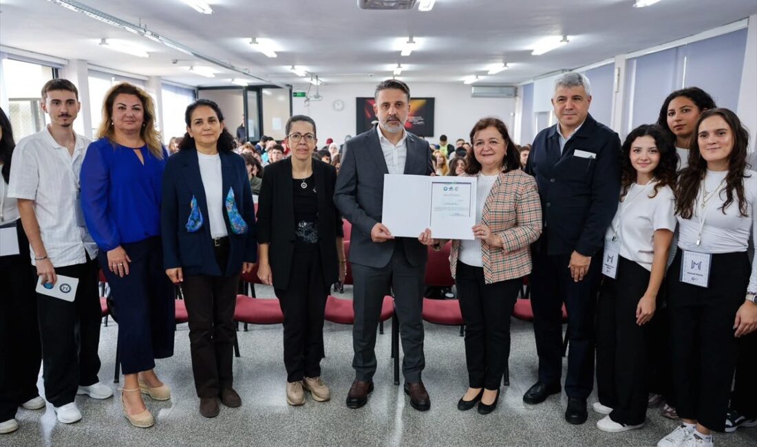 Bursa'da mimarlık öğrencileriyle düzenlenen buluşma etkinliği, bilgi alışverişi ve kariyer