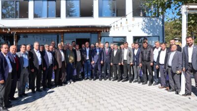 Bursa'da muhtarlar ve yetkililerin katılımıyla düzenlenen toplantıda yerel yönetimler ve