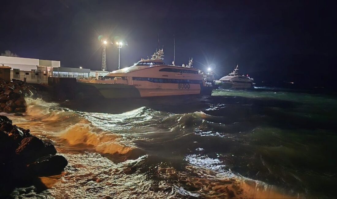 Bursa'da okullar yeni eğitim yılına hazırlıklarını sürdürüyor. Modern sınıflar ve