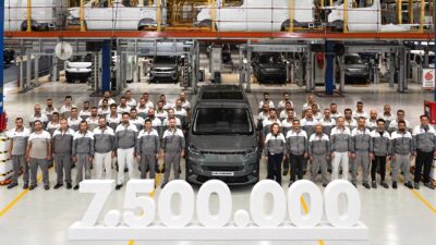 Bursa'da otomotiv üretiminde yeni rekor kırıldı. Endüstride yaşanan gelişmeler ve