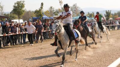 Bursa'da gerçekleştirilen Rahvan Binicilik Türkiye Şampiyonu'nun detayları, organizasyonun önemi ve