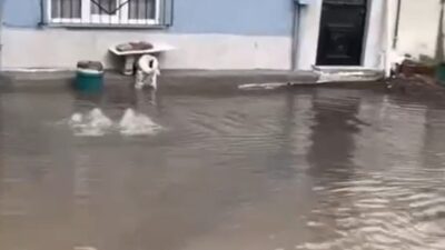 Bursa'da sağanak yağışlar hayatı olumsuz etkiledi; vatandaşlar ve esnaf zor
