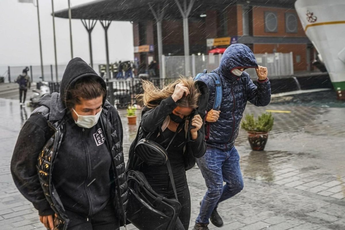 Bursa'da sağanak yağış uyarısı yapılmış olup, vatandaşların dikkatli olmaları ve