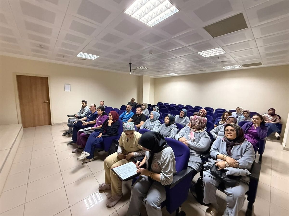 Bursa'da sağlık çalışanlarına yönelik temizlik eğitimiyleHijyen standartlarının yükseltilmesi ve sağlık