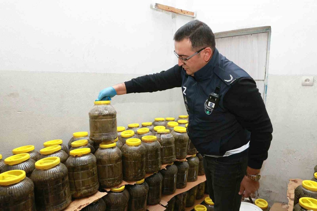 Bursa'da sağlıksız gıda ürünlerine yönelik denetimlerde el konulan ürünler kamuoyuna