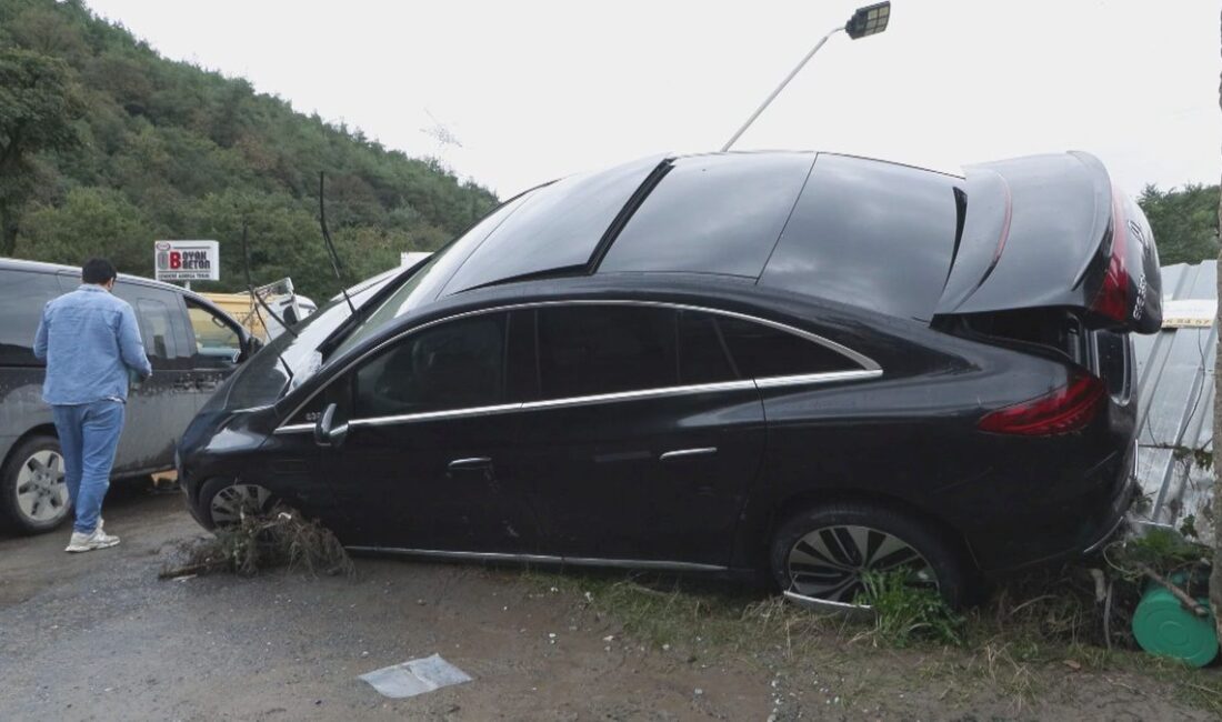Bursa'da şiddetli sağanak sonrası sel felaketleri yaşandı. Yetkililer olay yerinde
