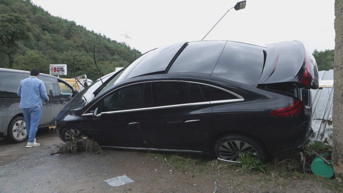 Bursa'da şiddetli sağanak sonrası sel felaketleri yaşandı. Yetkililer olay yerinde