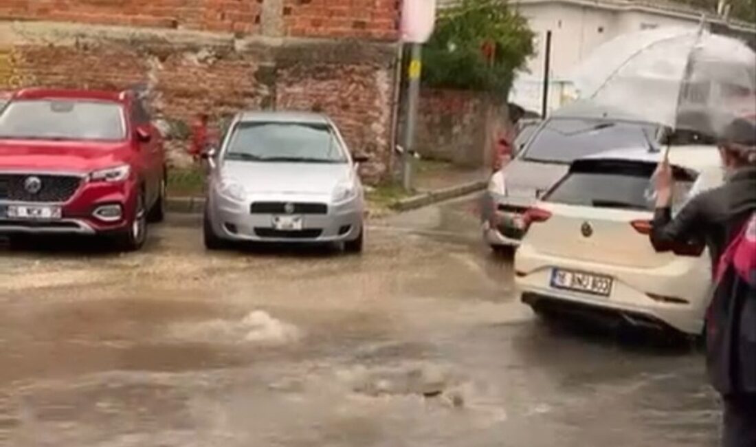 Bursa'da şiddetli sağanak sonrası yollar göle döndü, aşırı yağışın etkileri