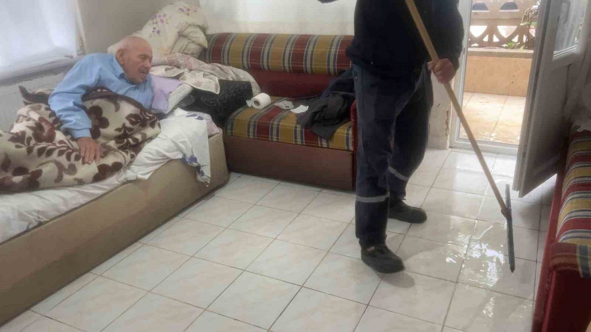 Bursa'da şiddetli yağış sonrası oluşan su baskınlarıyla ilgili detaylar, etkilerin