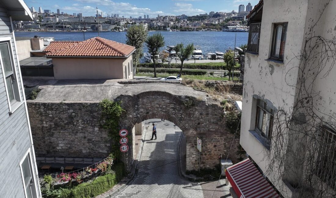 Bursa'da tarihi kapıların detaylı incelemesi ve tarihi önemi hakkında kapsamlı