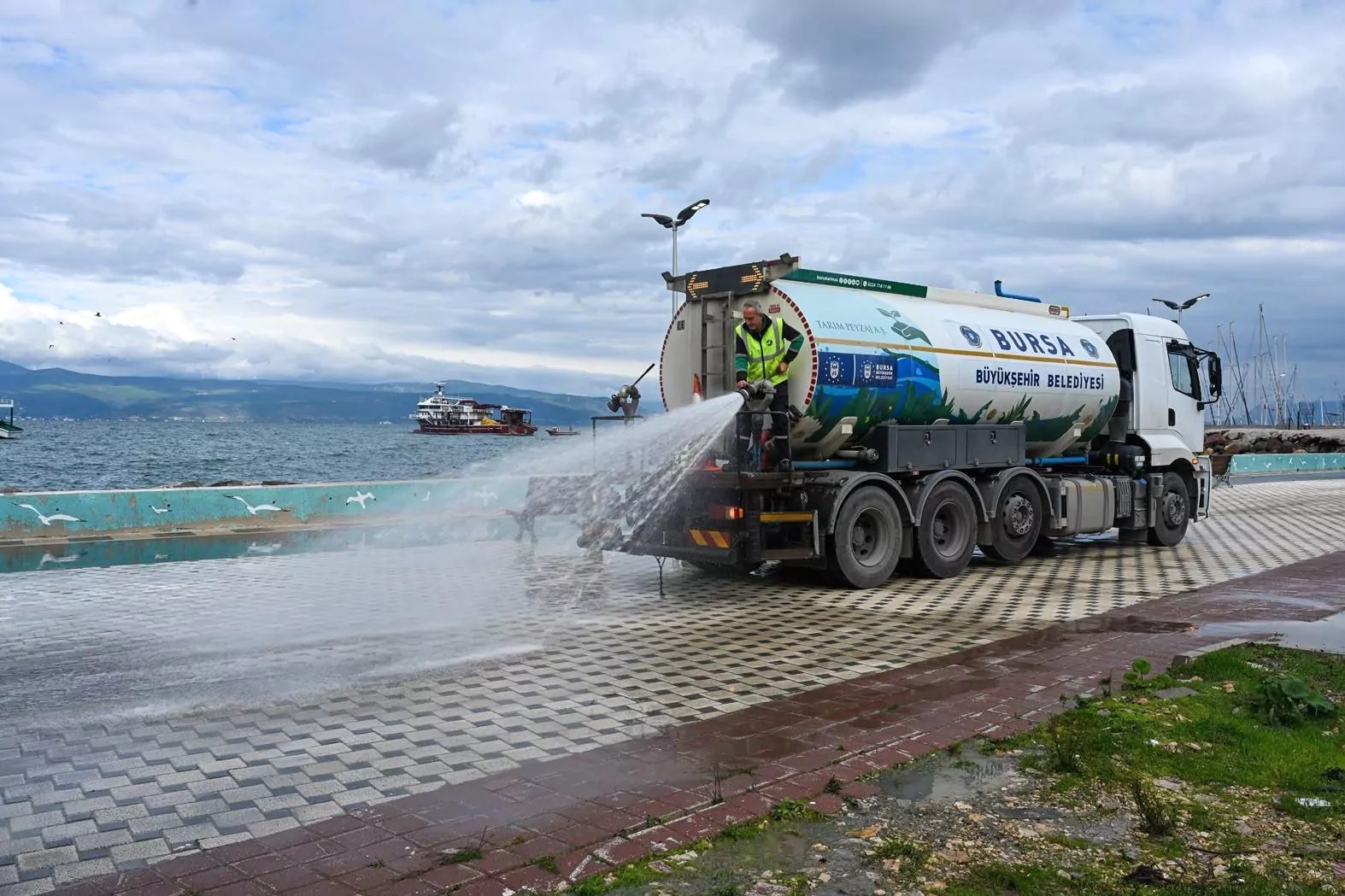Bursa'da yağış sonrası gerçekleştirilen kapsamlı temizlik çalışmaları hakkında güncel bilgiler