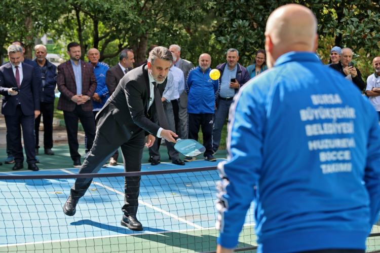 Bursa’da Yaşlılar Günü kutlaması coşkulu geçti