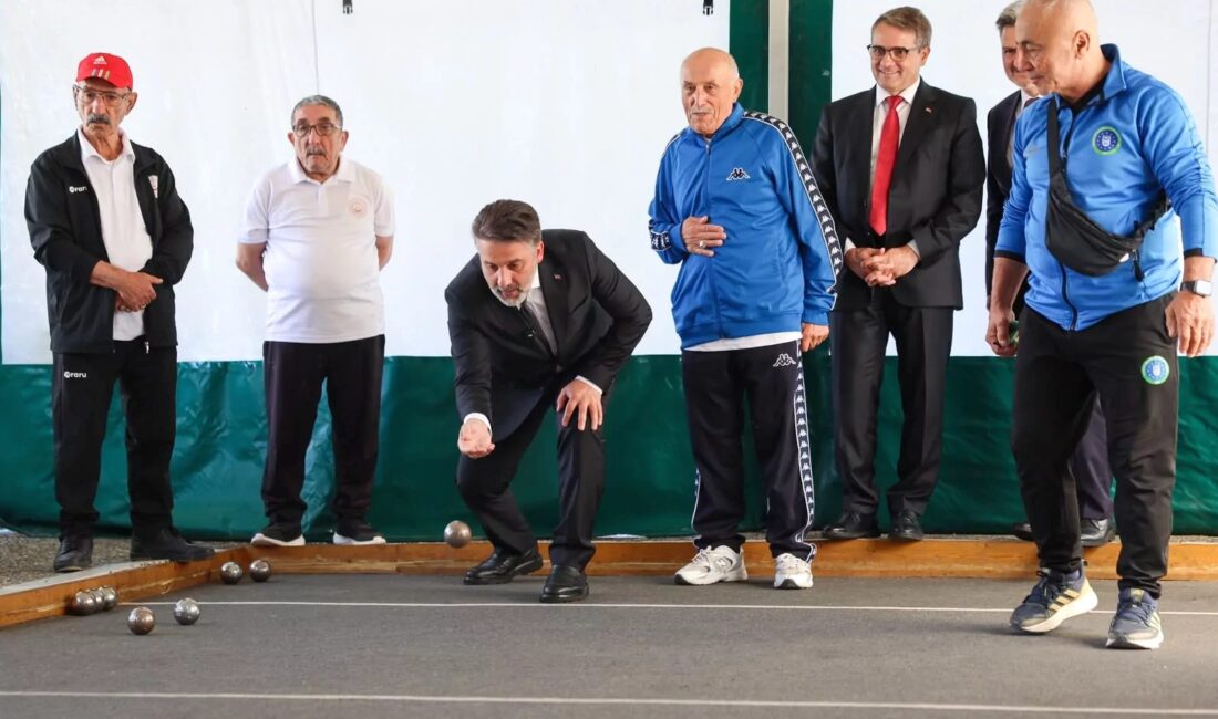 Bursa'da düzenlenen Yaşlılar Günü kutlaması, saygı ve sevgiyle dolu etkinliklerle