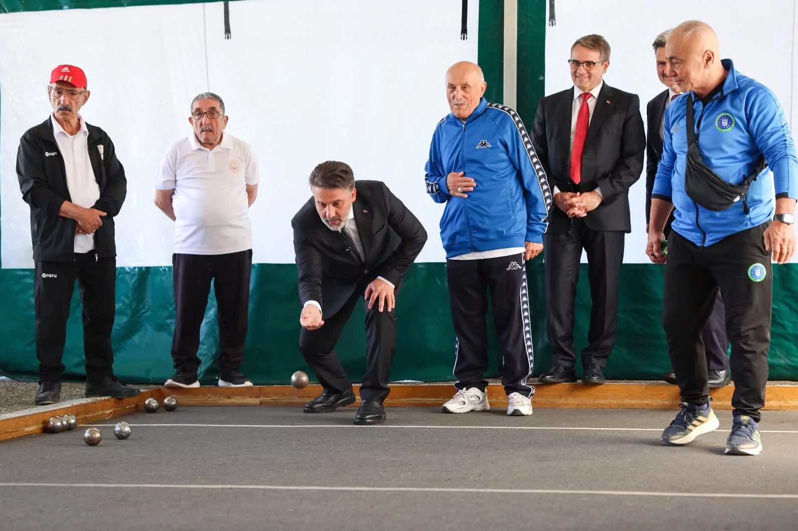 Bursa'da düzenlenen Yaşlılar Günü kutlaması, saygı ve sevgiyle dolu etkinliklerle