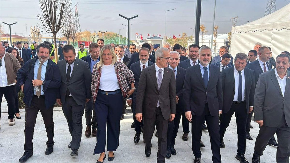 Bursa'da yeni demiryolu hattı açılışı gerçekleşti. Bölgenin ulaşım altyapısına önemli