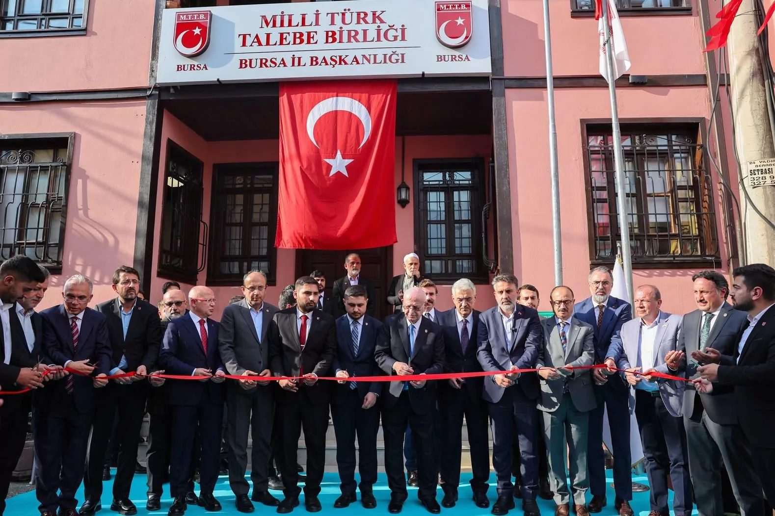 Bursa'da yeni hizmet binasının açılışı gerçekleştirildi. Kamu hizmetlerine ulaşımı kolaylaştırmak