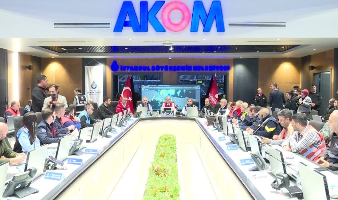 Bursa'da yoğun kar ve buz etkisi ulaşım ve günlük yaşamı