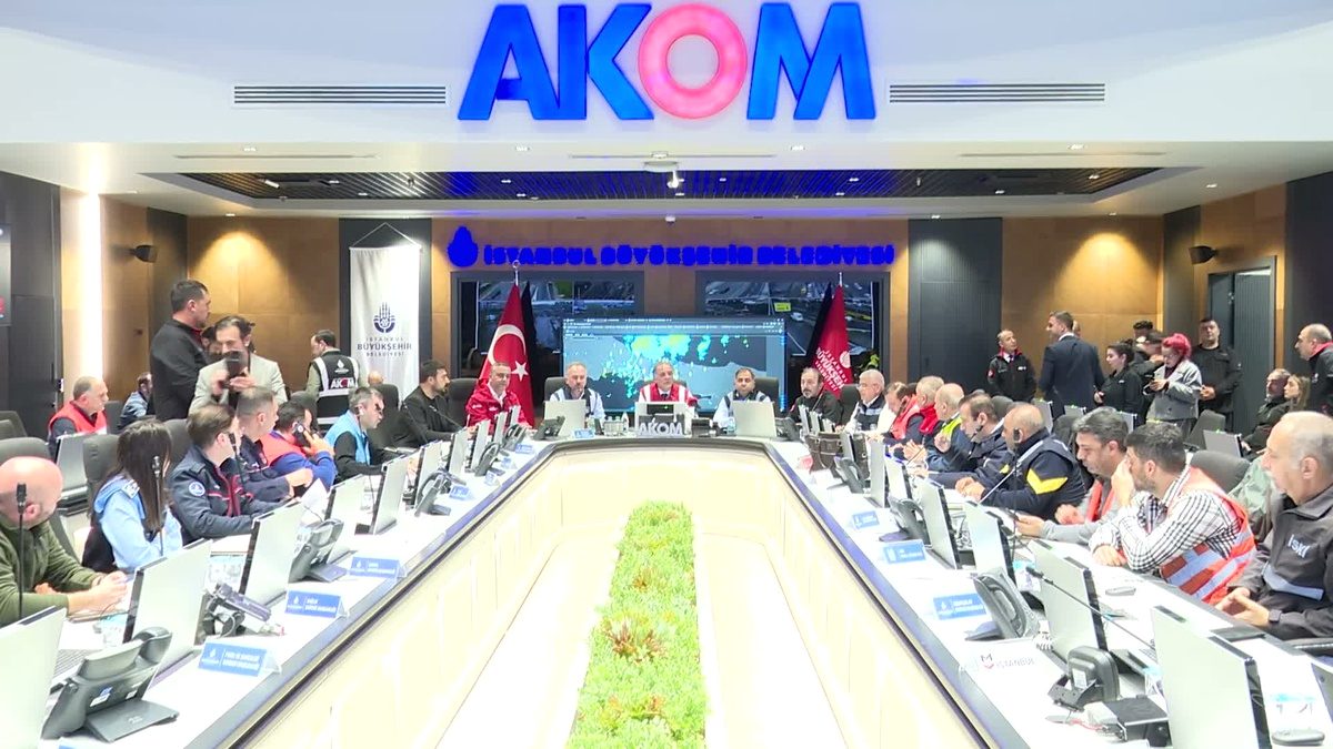 Bursa'da yoğun kar ve buz etkisi ulaşım ve günlük yaşamı