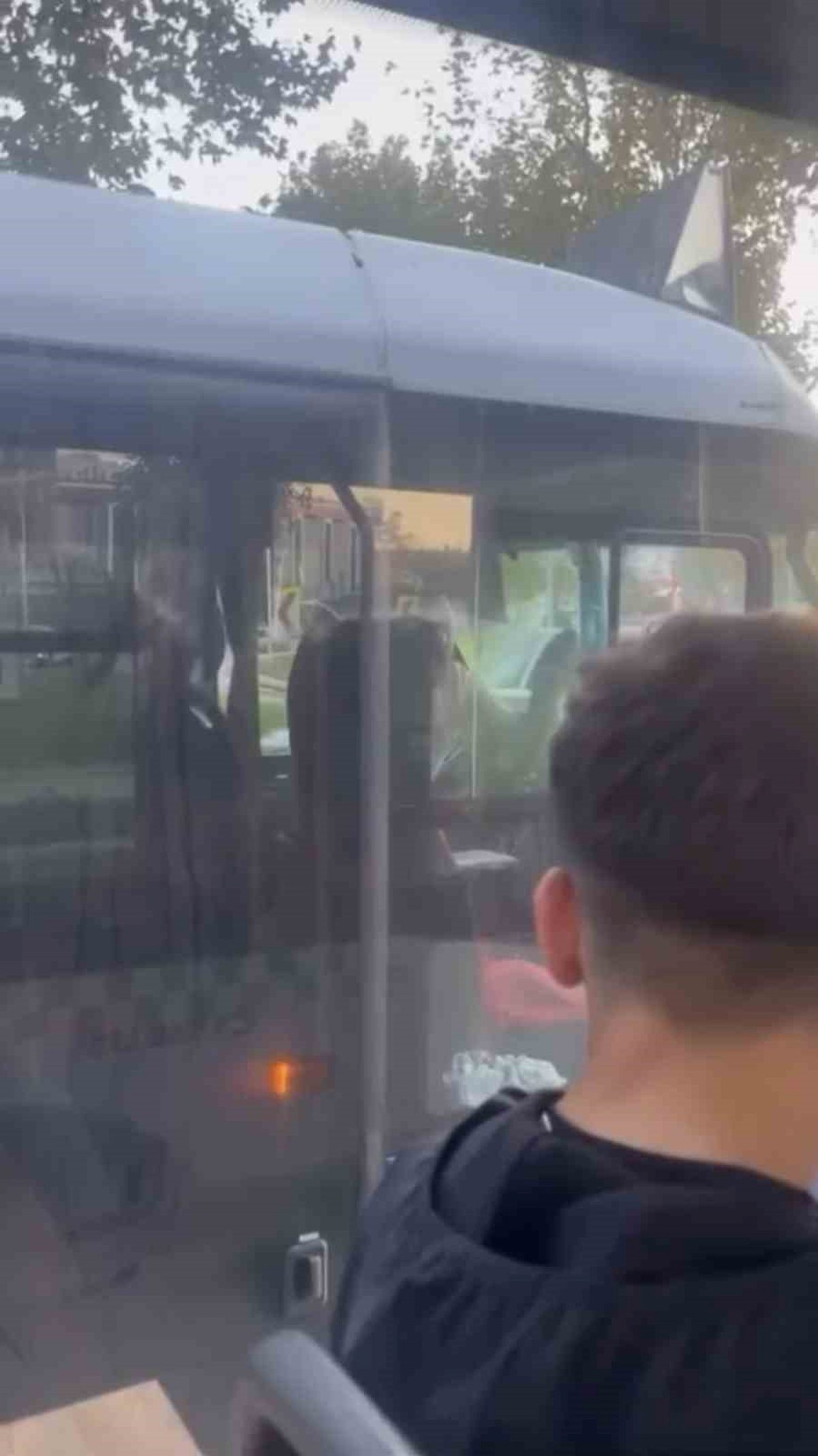 Bursa'da meydana gelen yol tartışması kameraya yansıdı. Detaylar ve olayın
