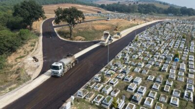 Bursa'da devam eden yol yenileme çalışmaları ulaşımda konfor ve güvenliği
