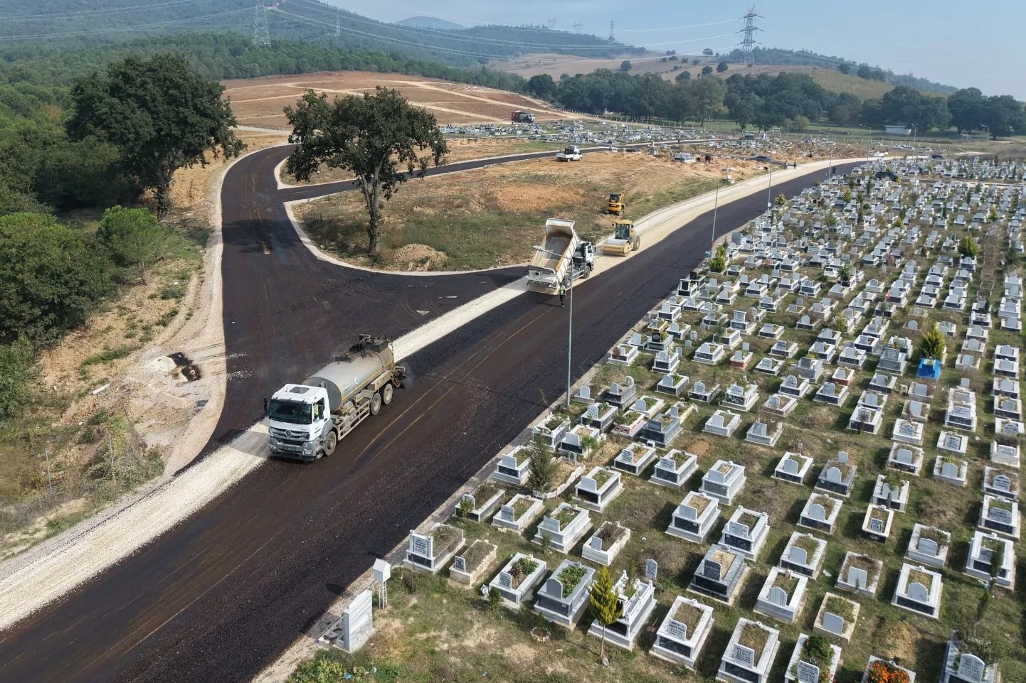 Bursa'da devam eden yol yenileme çalışmaları ulaşımda konfor ve güvenliği