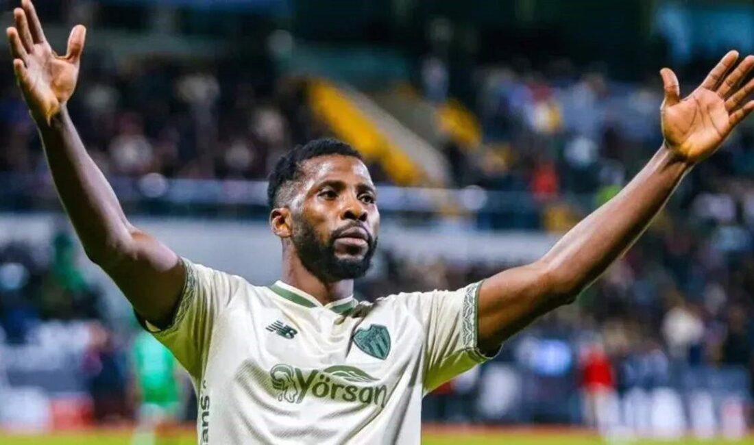 Bursasporlu Iheanacho, taraftarlara duyduğu sevgiyi dile getirerek yeşil-beyazlı camiaya anlamlı