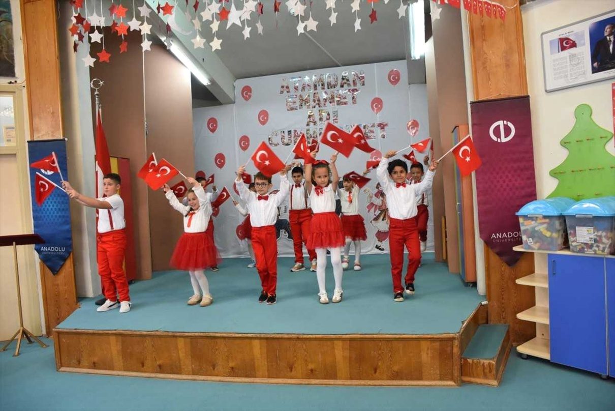Eskişehir’de İÇEM öğrencileri, Cumhuriyet Bayramı’nı anlamlı bir gösteriyle kutladı; etkinlikten