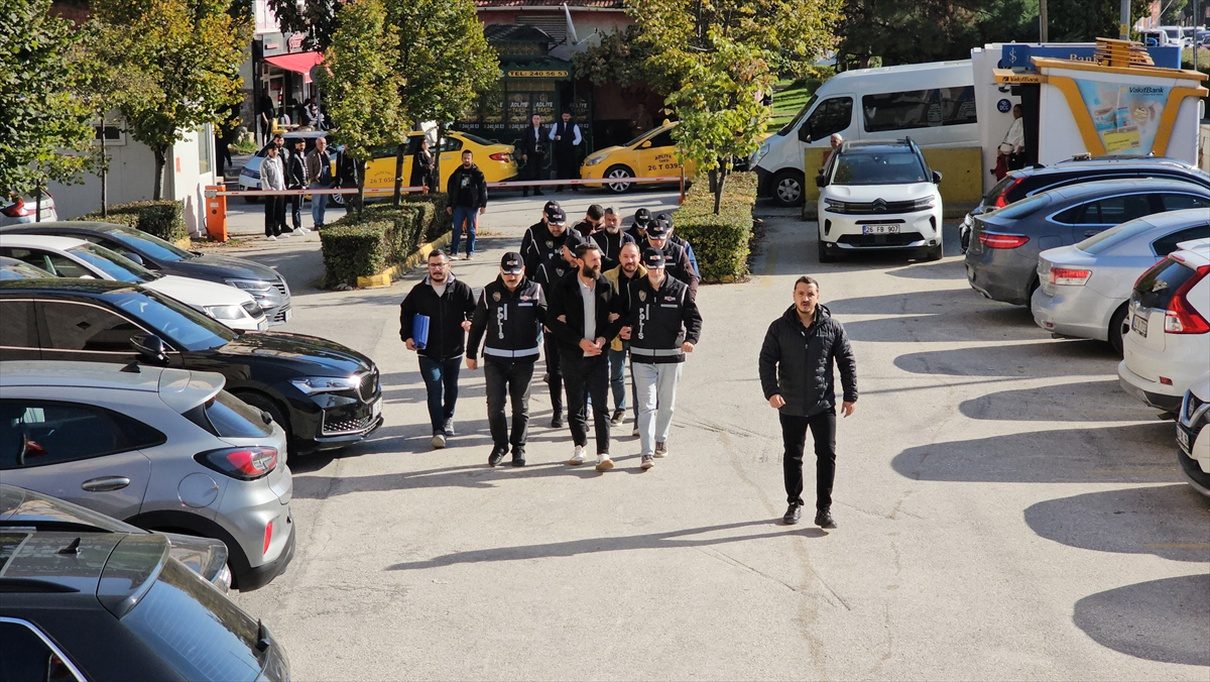 Eskişehir'de gerçekleştirilen tefecilik operasyonunda 2 kişi tutuklandı. Detaylar ve gelişmeler