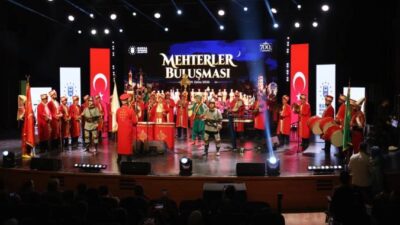 Bursa’nın fethinin 700. yılı etkinlikleri kapsamında düzenlenen ‘Mehterler Buluşması’, meydan