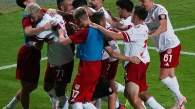 Gemlik'te Ayvalıkgücü Belediyespor maçının heyecanını yakından takip edin. En güncel